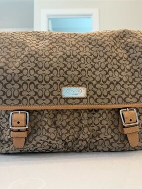 👜 Coach Signature Messenger Bag F70293 EUC
